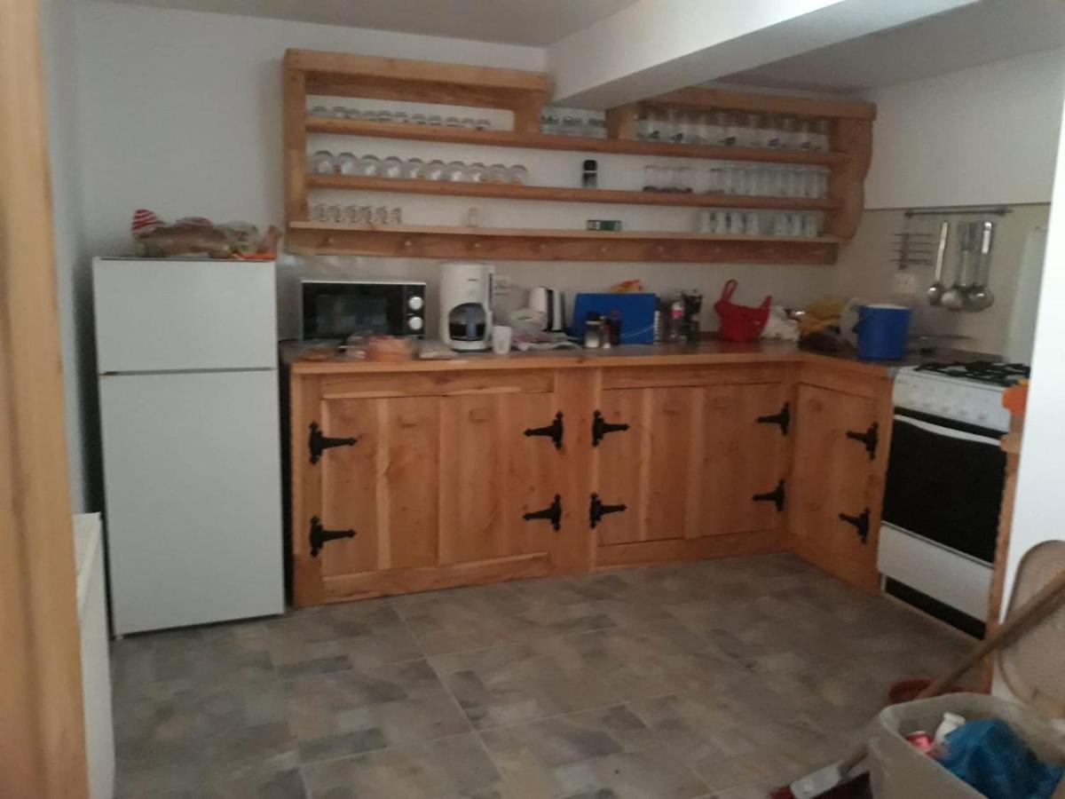 Karisma Kriss Hotel Сучевица Екстериор снимка